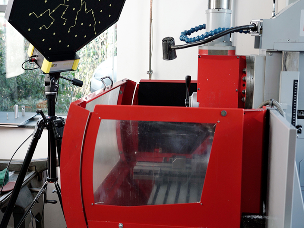 Acoustic Camera Octagon detects noise of a milling machine